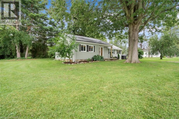 Sunroom - 185 Metcalfe Street, Blenheim, ON N0P1A0 Photo 3