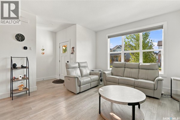 Mud room - 185 Rosewood Boulevard E, Saskatoon, SK S7V0X2 Photo 5