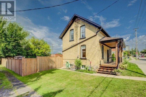 Living room - 185 Strange Street, Kitchener, ON N2G1R5 Photo 4