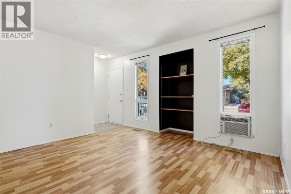 Primary Bedroom - 185 Thomson Avenue, Regina, SK S4N5L2 Photo 3