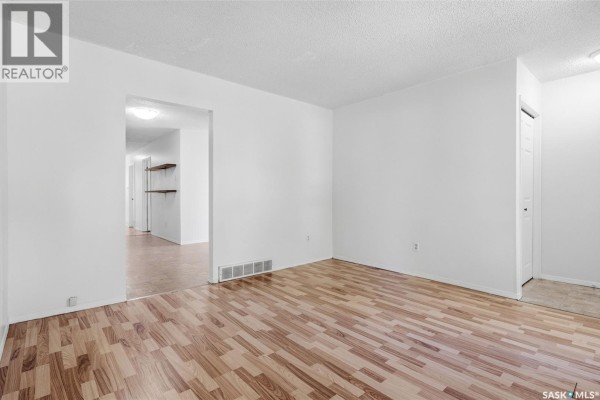 Bedroom - 185 Thomson Avenue, Regina, SK S4N5L2 Photo 5