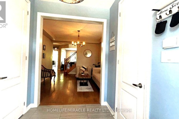 185 Thornbush Boulevard, Brampton, ON, photo 2