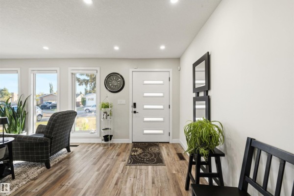 18512 90 Av Nw, Edmonton, AB, photo 2