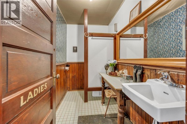 1853 Main Street, Coalmont Tulameen, BC V0X1G0 Photo 5