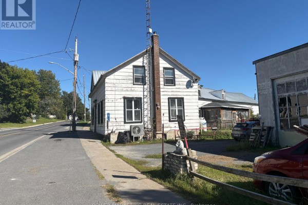 Den - 18556 Dundas Street, South Glengarry, ON K0C1S0 Photo 2