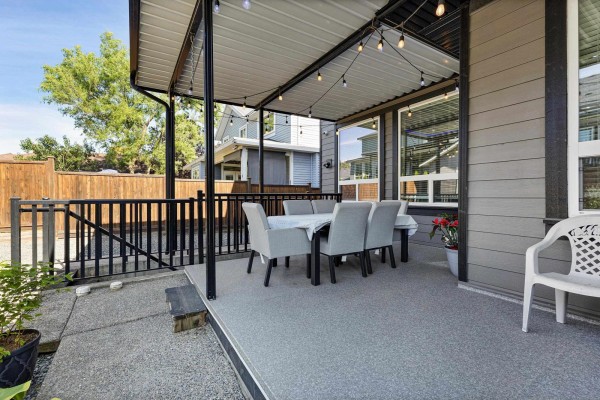 18585 56 Avenue, Surrey, BC V3S9E5 Photo 4