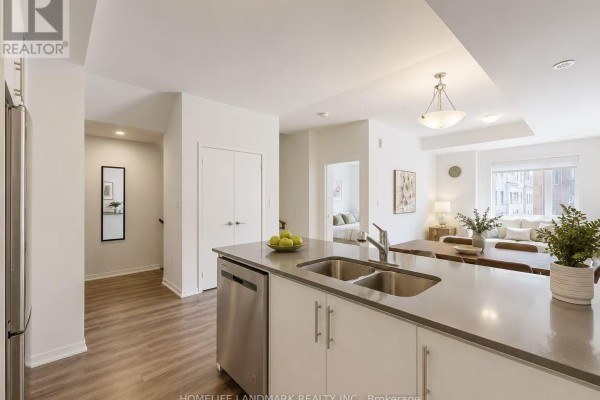 Kitchen - 186 - 10 Lloyd Janes Lane, Toronto, ON M8V0J6 Photo 3