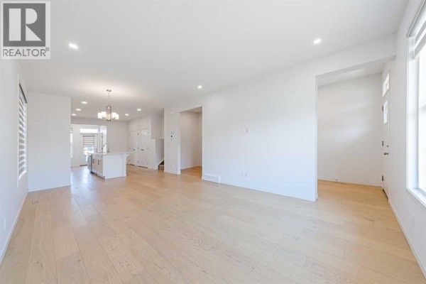 Dining room - 186 Aquila Drive Nw, Calgary, AB T3R1Y5 Photo 3