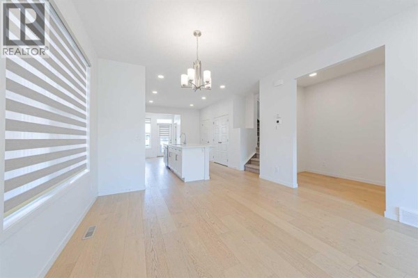 Kitchen - 186 Aquila Drive Nw, Calgary, AB T3R1Y5 Photo 5