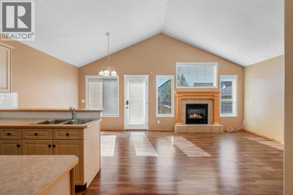 4pc Bathroom - 186 Cramond Close Se, Calgary, AB T3M1C2 Photo 2