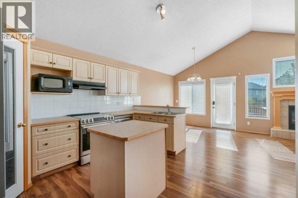 Family room - 186 Cramond Close Se, Calgary, AB T3M1C2 Photo 5