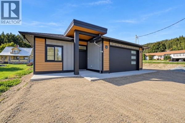 Full ensuite bathroom - 186 Salmon Arm Drive, Enderby, BC V4Y4C6 Photo 3