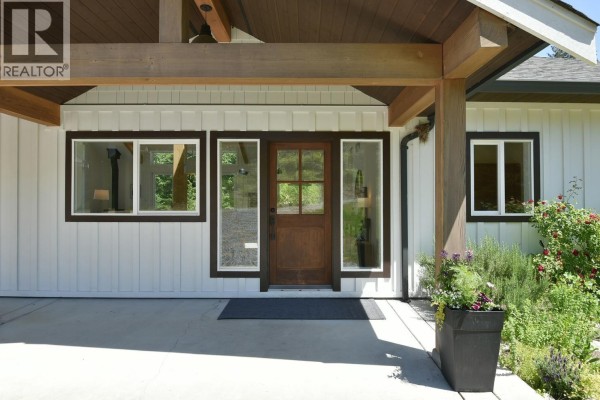 1860 Arboretum Drive, Gibsons, BC V0N1V6 Photo 3