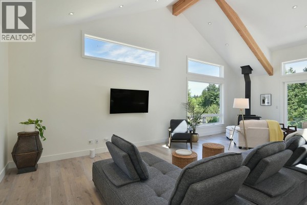 1860 Arboretum Drive, Gibsons, BC V0N1V6 Photo 5
