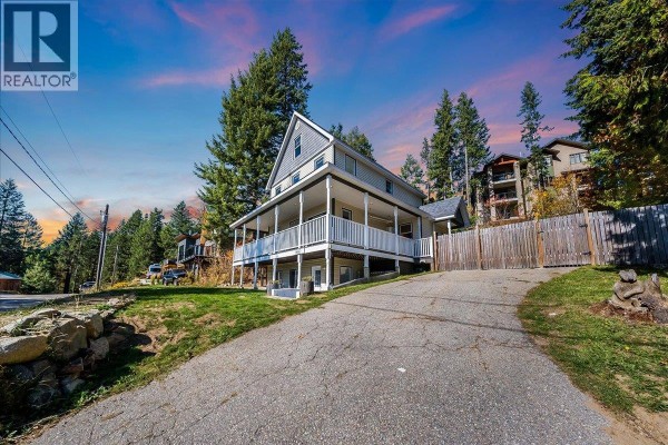 Full bathroom - 1860 Planer Crescent, Rossland, BC V0G1Y0 Photo 2