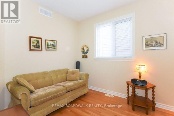 Living room with hardwood floors and window - 1861 Mickelberry Crescent, Ottawa