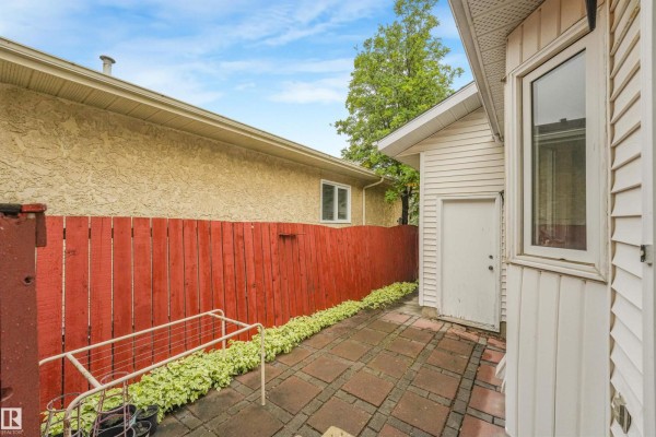 Den - 18611 57 Av Nw, Edmonton, AB T6M2A2 Photo 5