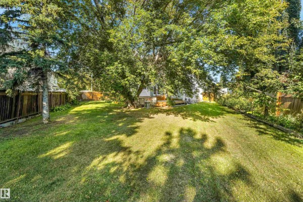 Family room - 18623 70 Av Nw, Edmonton, AB T5T3A6 Photo 4