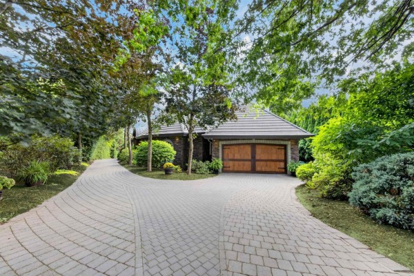 18638 54a Avenue, Surrey, BC V3S8L5 Photo 2