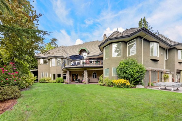 18638 54a Avenue, Surrey, BC V3S8L5 Photo 3