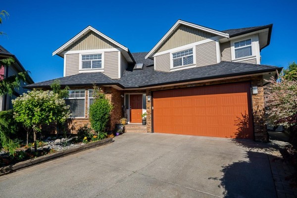 18656 64a Avenue, Surrey, BC V3S8X3 Photo 2