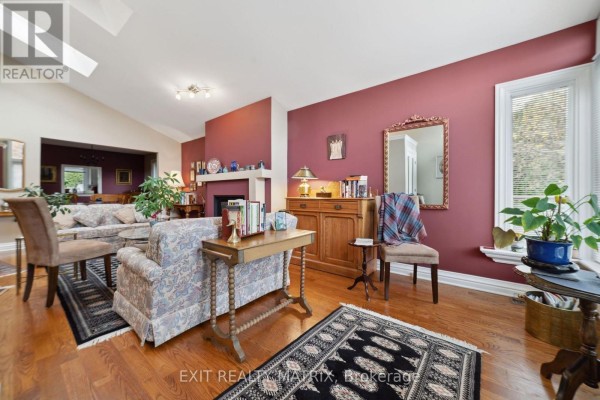 Foyer - 1866 Lenester Avenue, Ottawa, ON K2A3W8 Photo 5