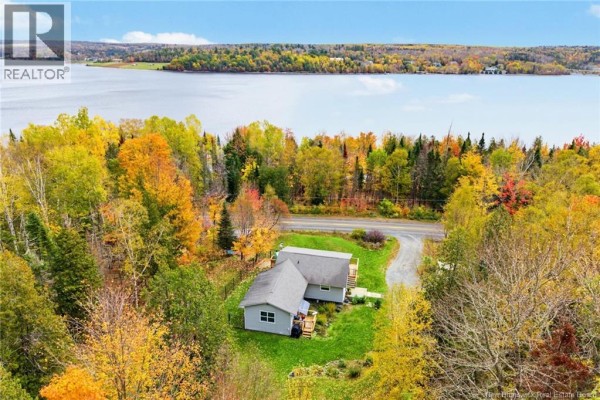Bath (# pieces 1-6) - 1866 Route 105, Mactaquac, NB E6L1C5 Photo 5