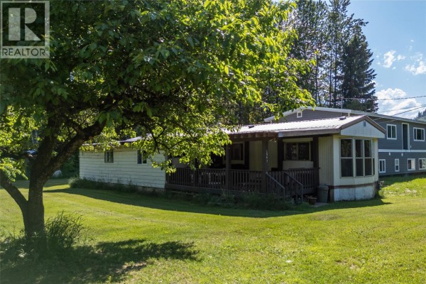 Primary Bedroom - 1867 Nixon Road, Revelstoke, BC V0E2S0 Photo 4