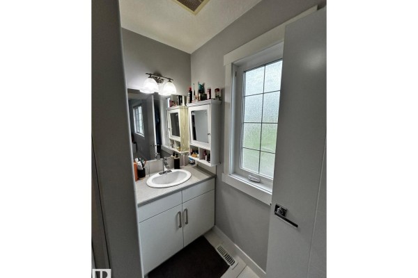 1868 30 St Nw Nw, Edmonton, AB, photo 3