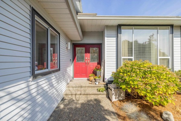 18693 56a Avenue, Surrey, BC V3S7Y2 Photo 3