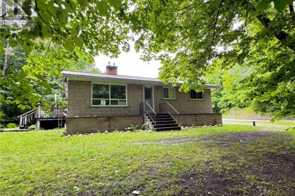 Foyer - 187 Cress Road, Mindemoya, Manitoulin Island, ON P0P1S0 Photo 4
