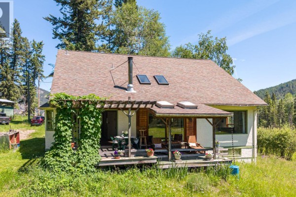 3pc Ensuite bath - 187 Gibson Road, Lumby, BC V0E2G1 Photo 4