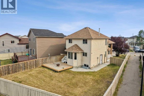Kitchen - 187 Martinvalley Crescent Ne, Calgary, AB T3J4L6 Photo 3
