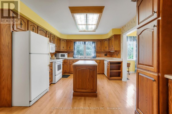 Sunroom - 18725 Desmond Road, Chatham Kent, ON N0P2C0 Photo 5