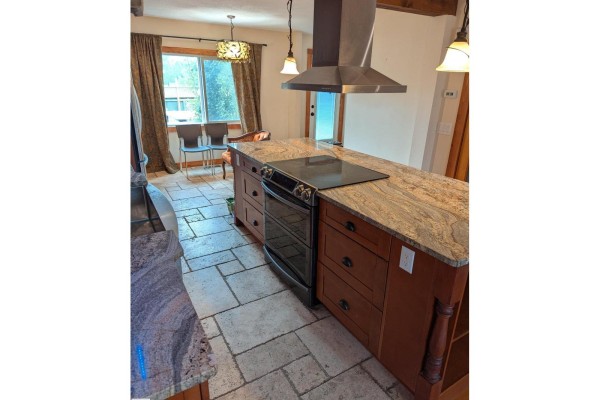 Kitchen - 18729 95a Av Nw, Edmonton, AB T5T3W4 Photo 3