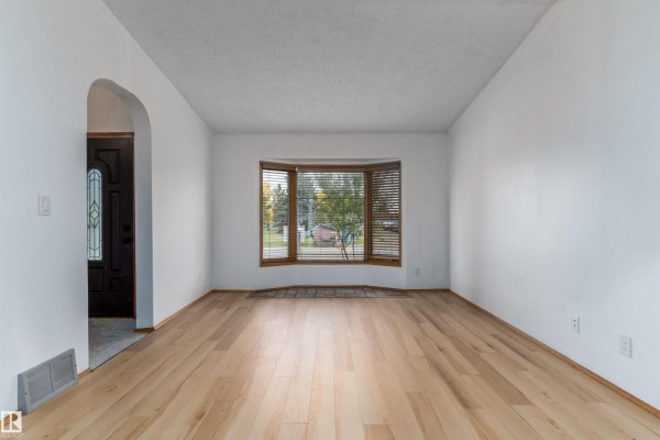 Primary Bedroom - 18739 72 Av Nw, Edmonton, AB T5T5E7 Photo 5