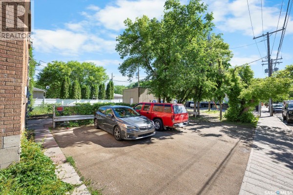 1875 Ottawa Street, Regina, SK S4P1P5 Photo 3