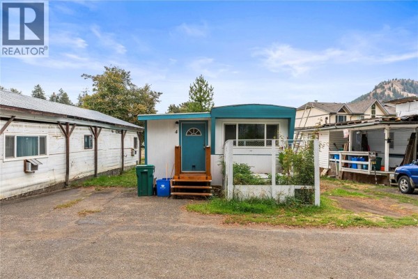 Living room - 1879 Faulkner Avenue Unit# 4, Lumby, BC V0E2G0 Photo 2
