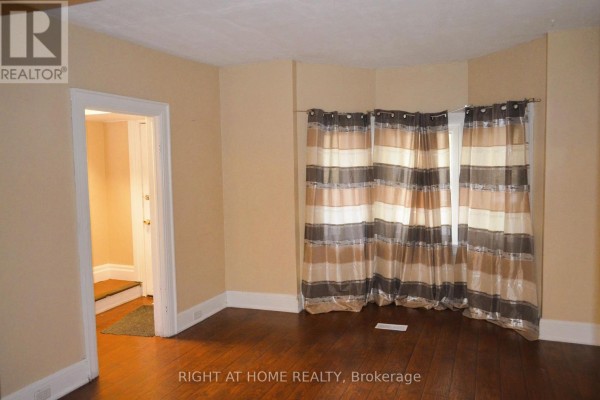 Family room - 188 Adelaide Avenue E, Oshawa, ON L1G1Z4 Photo 2
