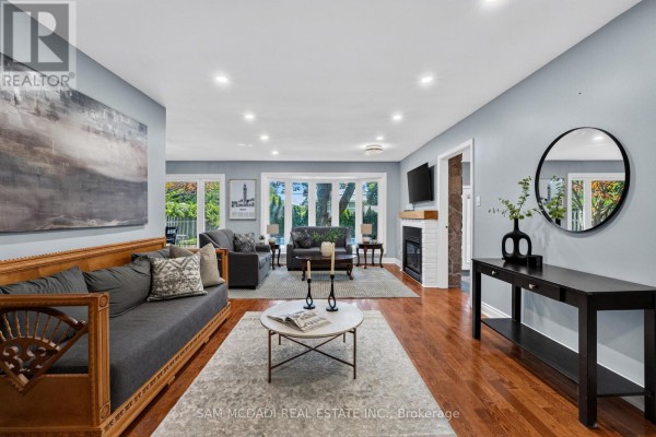 Living room - 188 Birkdale Road, Toronto, ON M1P3S1 Photo 5