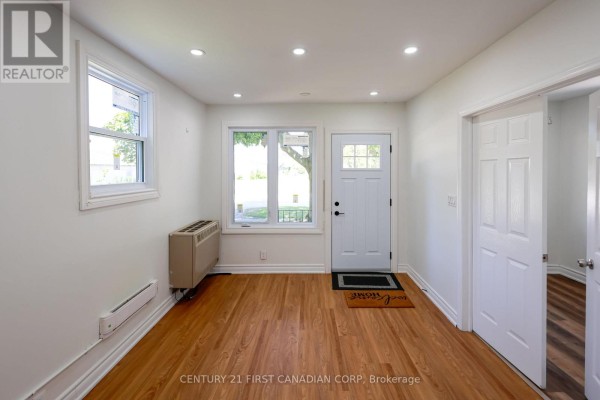 Mud room - 188 Furnival Road, West Elgin, ON N0L2C0 Photo 4