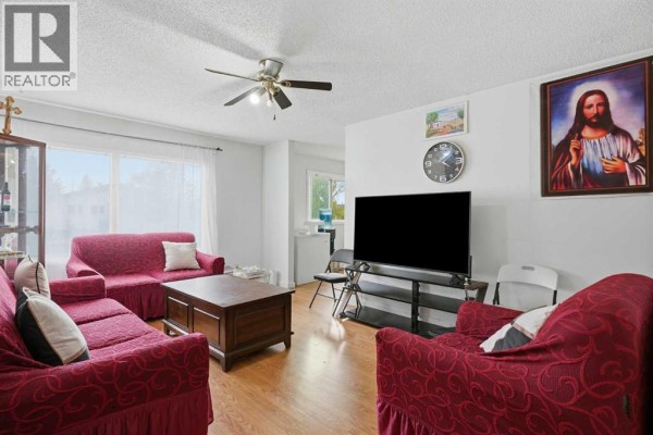 Kitchen - 188 Maitland Drive Ne, Calgary, AB T2A5T7 Photo 4