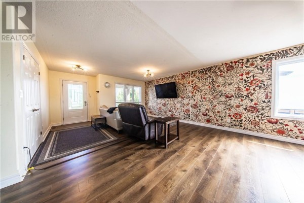 Living room - 188 Springhill Drive, Garson, ON P3L0A7 Photo 4