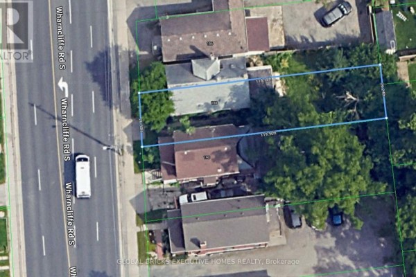 Aerial view of properties on Wharncliffe Road South, London, showing house footprints and lot lines. - 188 Wharncliffe Road S, London South