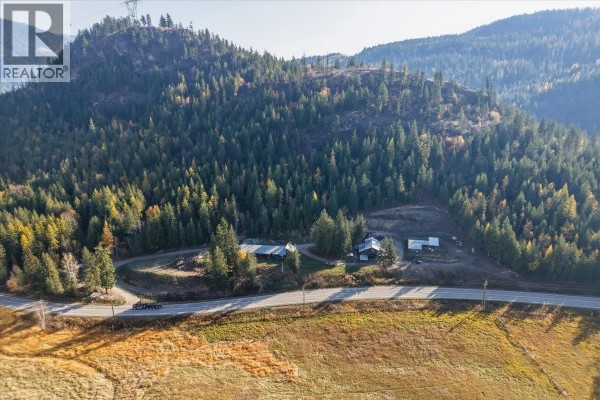 Bedroom - 1880 Highway 6, Lumby, BC V0E2G1 Photo 5