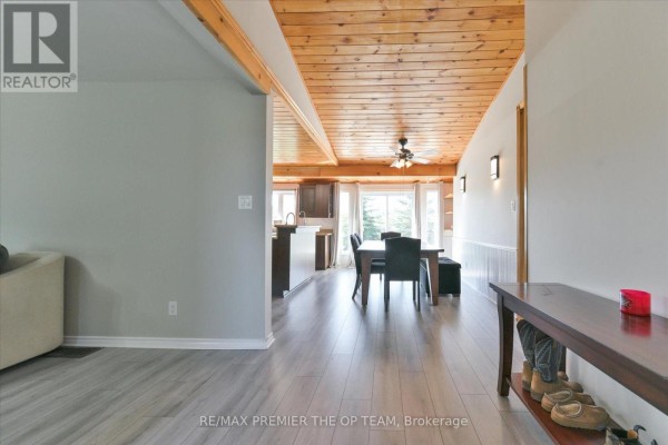 Family room - 1881 Gilford Road, Innisfil, ON L0L1R0 Photo 3