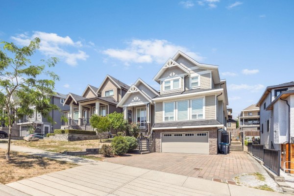 18833 54a Avenue, Surrey, BC V3S6R4 Photo 3