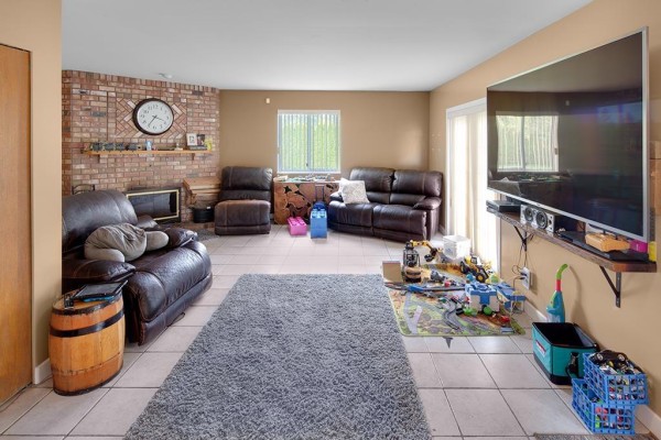18851 74 Avenue, Surrey, BC V4N6C3 Photo 3