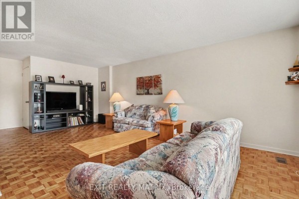 1887 Elmridge Drive, Ottawa, ON K1J8G7 Photo 4