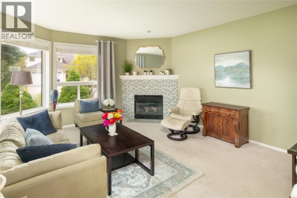 Primary Bedroom - 1888 Porthill Drive, Kelowna, BC V1V1R9 Photo 3